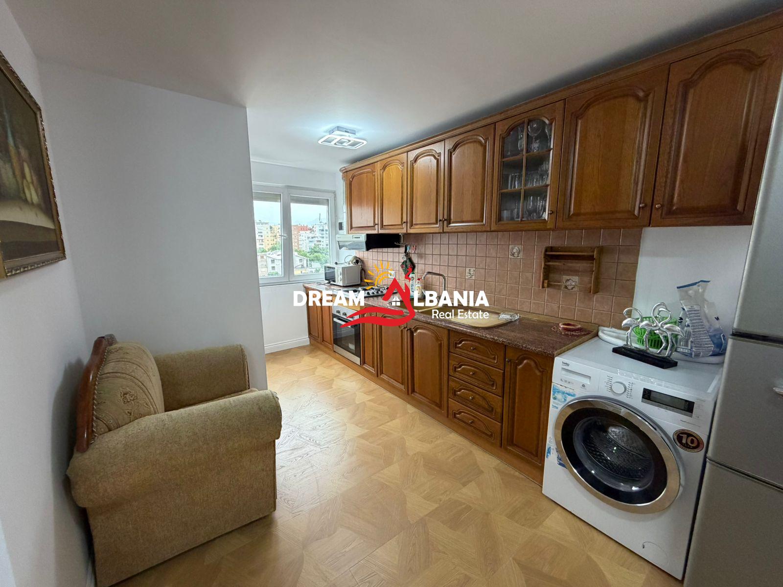 Shitet apartament 2+1+2 tek Irfan Tomini prane shkolles 26 Nentori (ID 41212220)