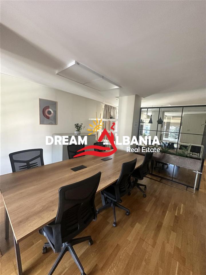 Zyra me qera ne Bllok ,Tirane (ID 42611194).