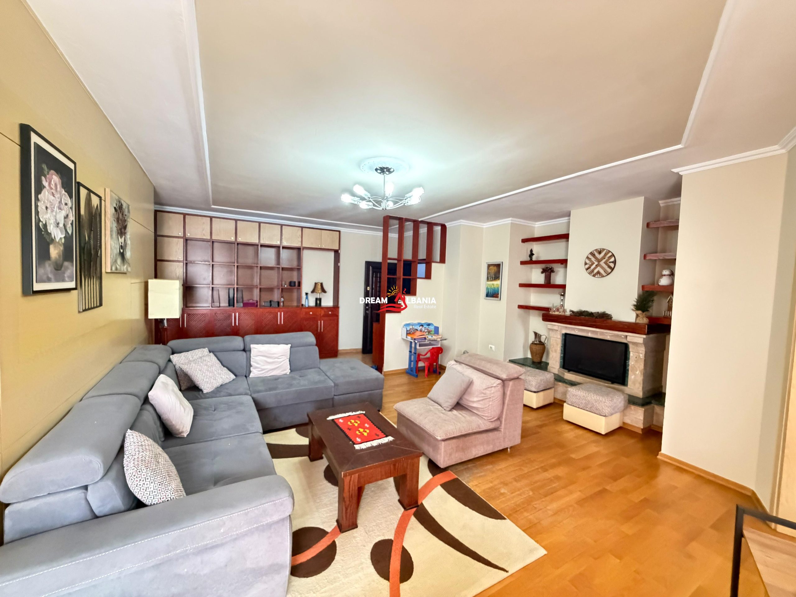 Jepet Apartament 2+1+2 me qera Tek Rruga e Barikadave, prane hotel Areela (ID 42215634)