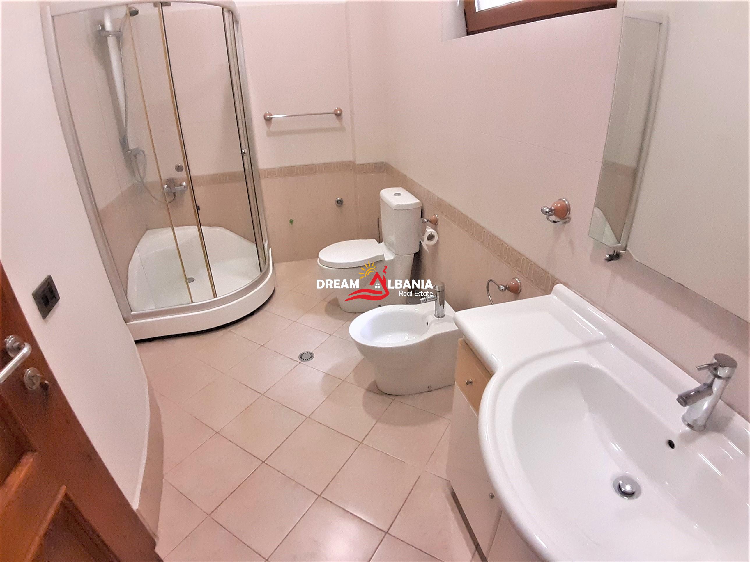 Vile ne shitje ne rrugen e Elbasanit prane vilave Gjermane ne Tirane (ID 4151047)