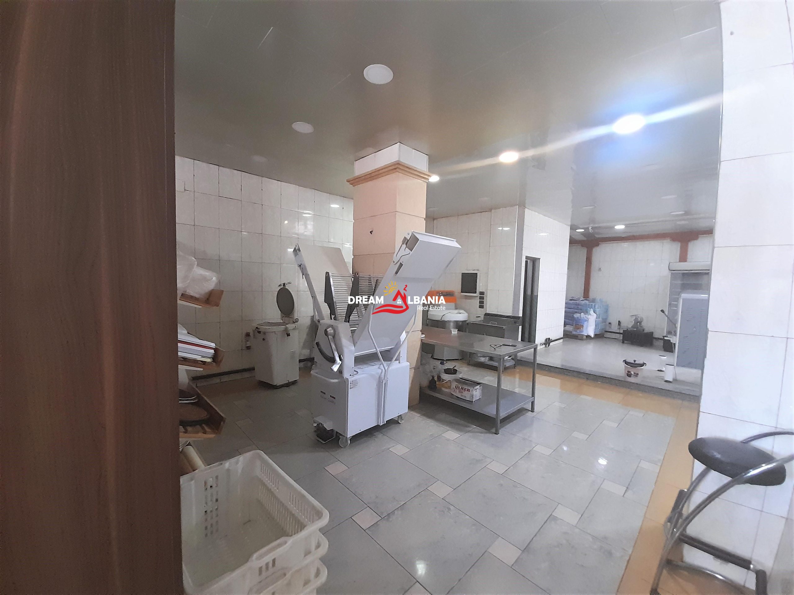 Shitet dyqan ne Rrugen e Kavajes, prane Dhomes se Tregtise (ID 4171262 ) 3
