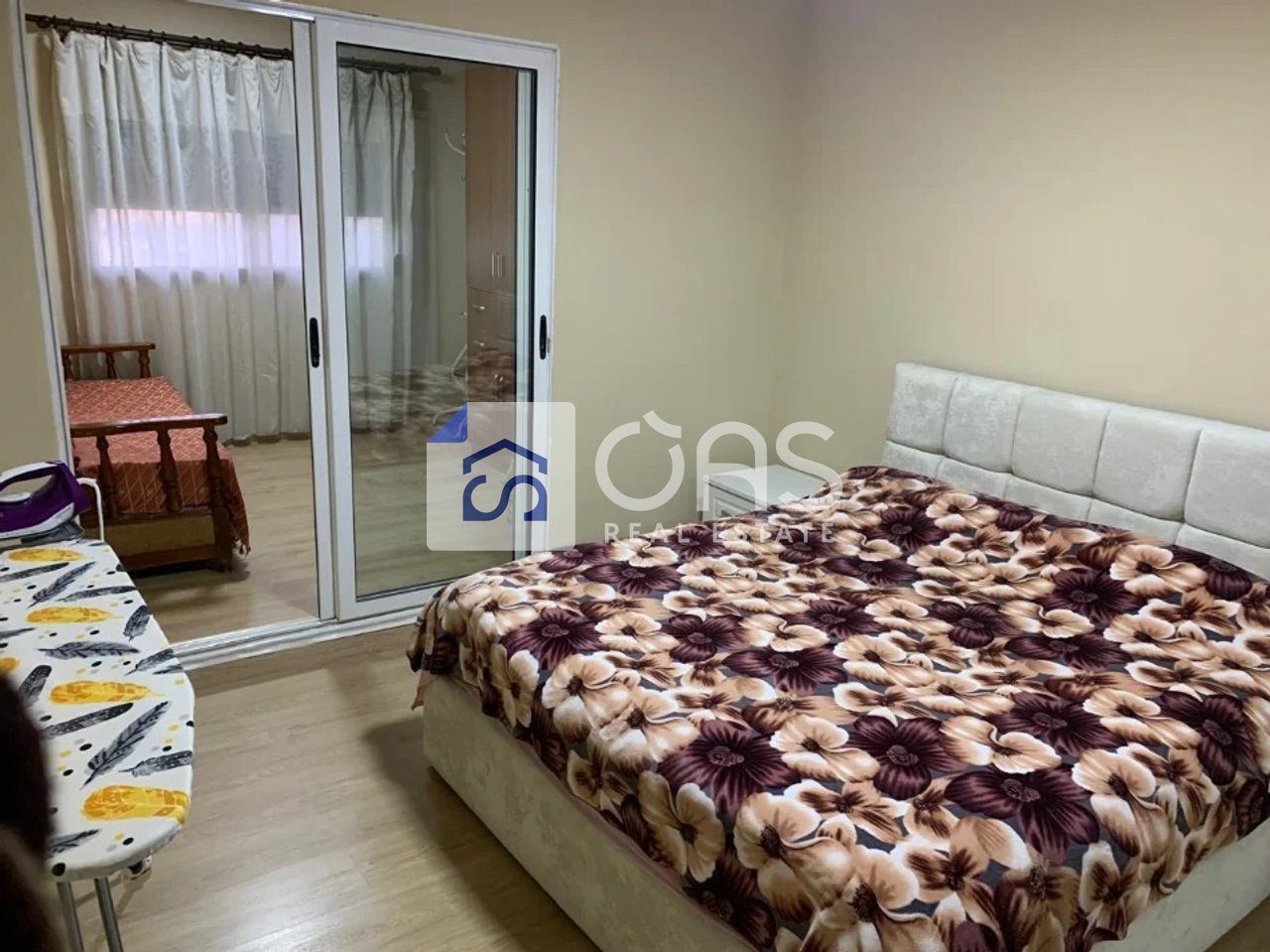 Jepet me qera apartament 1+1 tek Xhamlliku 4