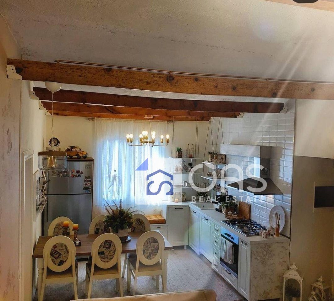 Shitet apartament 2+1 rruga "Siri Kodra" 2