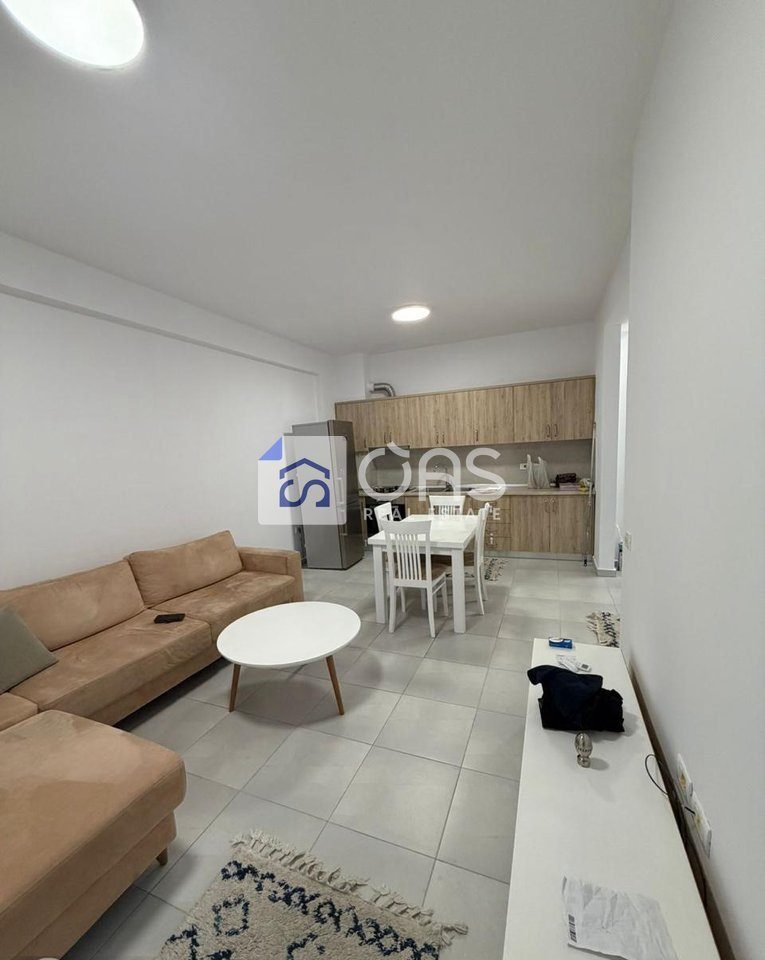 Jepet me qera apartamenti 2+1 yzberisht (perball amerikan 3) 2