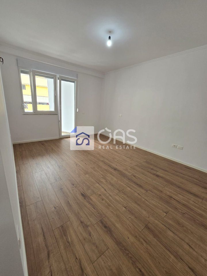 Shitet apartament 2+1 tek Rruga Kavajes. 2