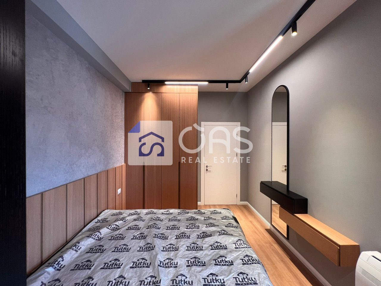 Shitet apartament 1+1 tek Rezidenca Henke 4
