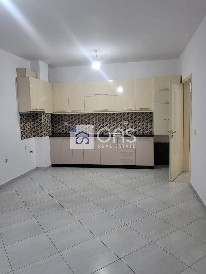 Jepet apartament me qera 2+1 ne fund te rruges Don Bosko