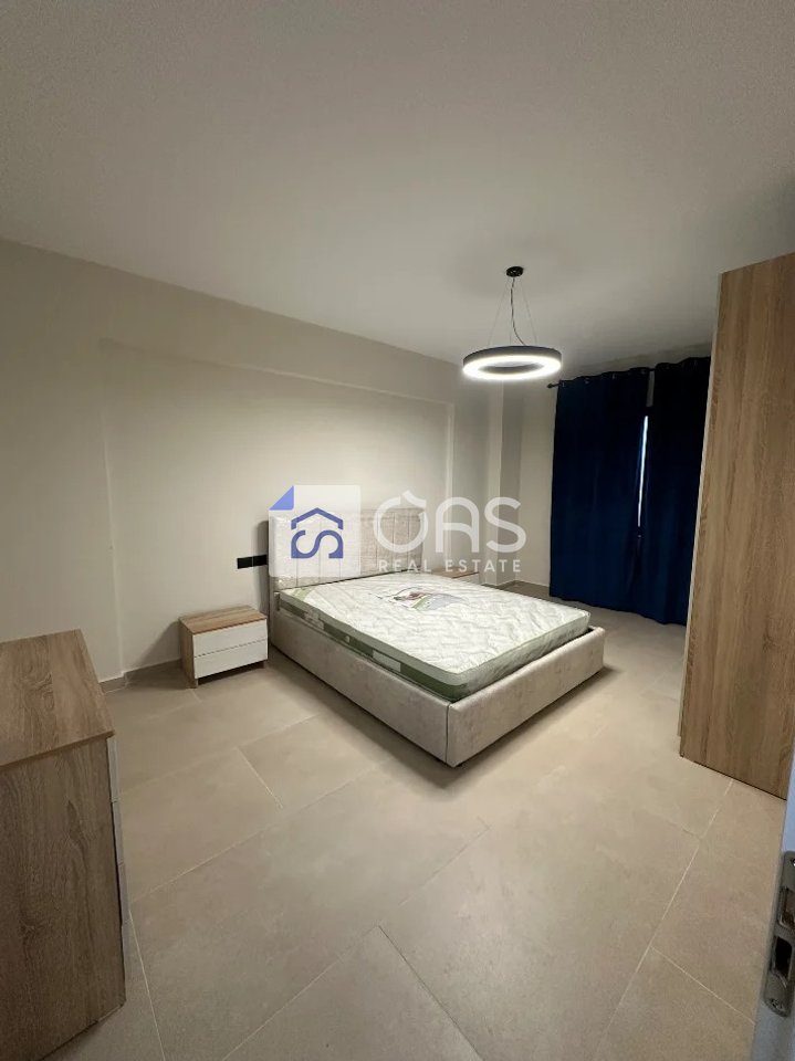 Jepet me qera apartament 2+1+lavanderi tek Komuna e Parisit 3