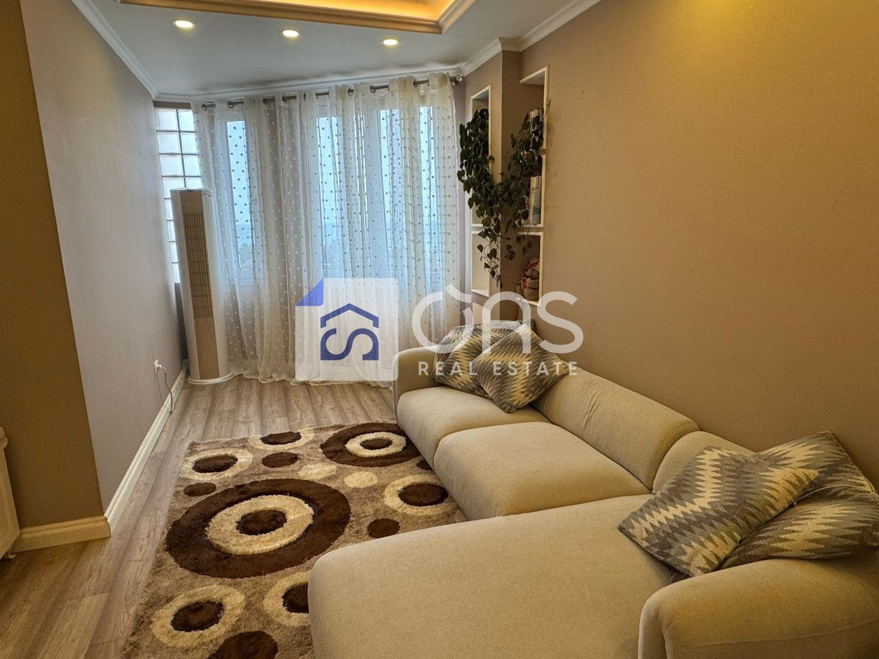 Shitet apartament 2+1 me pamje nga deti ne Durres. 4