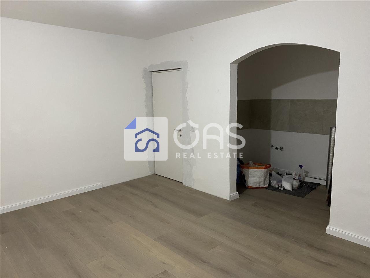 Shitet apartament 1+1 ne Kombinat