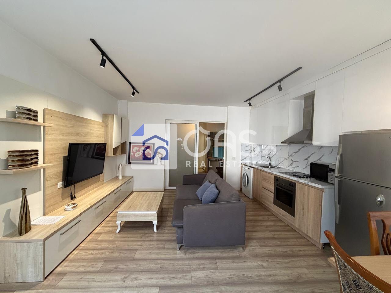 Jepet apartament me qera 1+1 Rruga Barrikadave