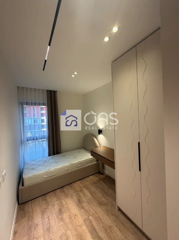 Jepet me qera apartament 3+1+2+2 Poste Parkimi tek Bulevardi I Ri. 3