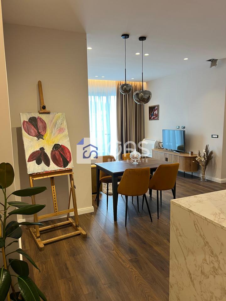 Jepet me Qera Apartament 2+1+2+Ballkon Tek Komuna e Parisit 3