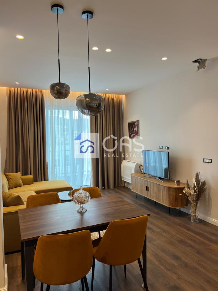 Jepet me Qera Apartament 2+1+2+Ballkon Tek Komuna e Parisit