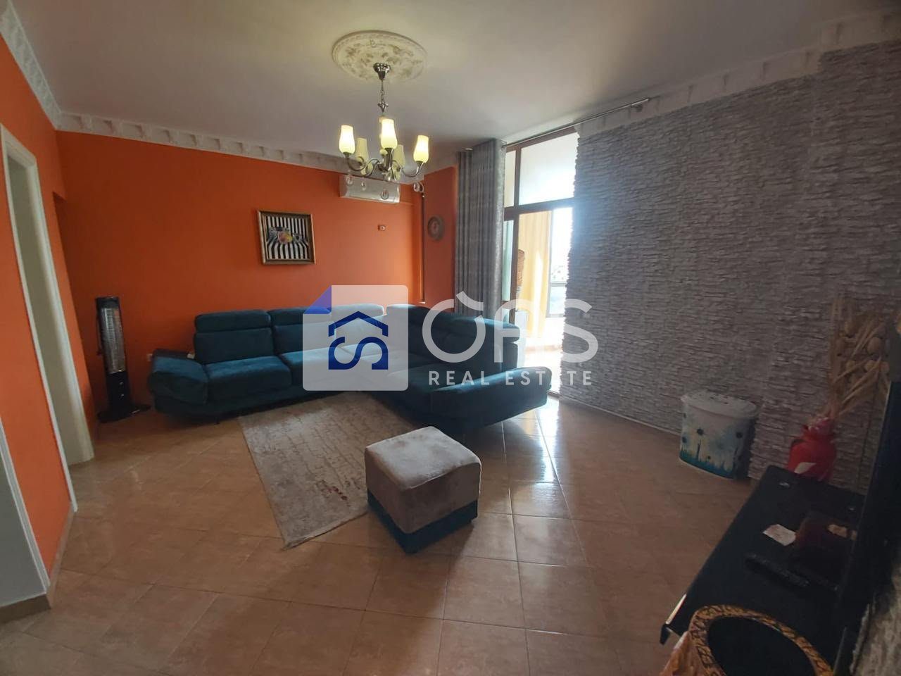 jepet me qira apartamenti 2+1 ali demi