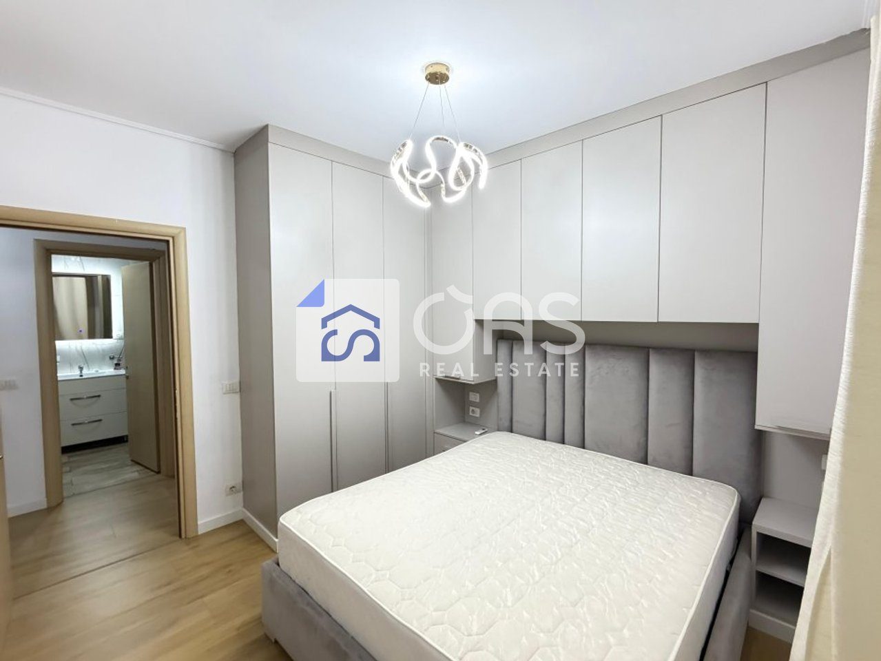 Jepet apartament 2+1 me qera Te Kopshti Zologjik 4