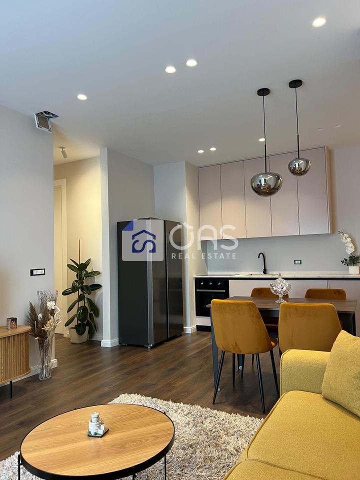 Jepet me Qera Apartament 2+1+2+Ballkon Tek Komuna e Parisit 2