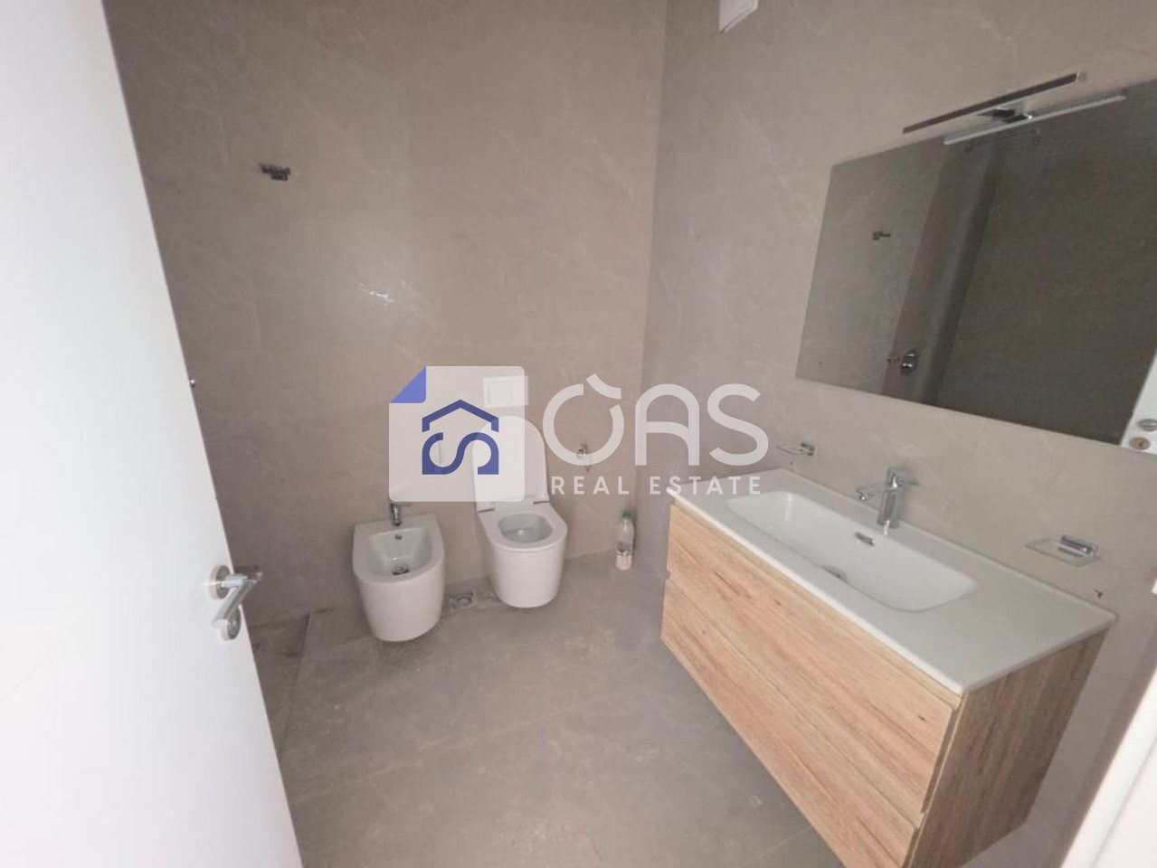 Jepet apartament me qera 2+1+2+post parkimi tek Komuna e Paisit 3