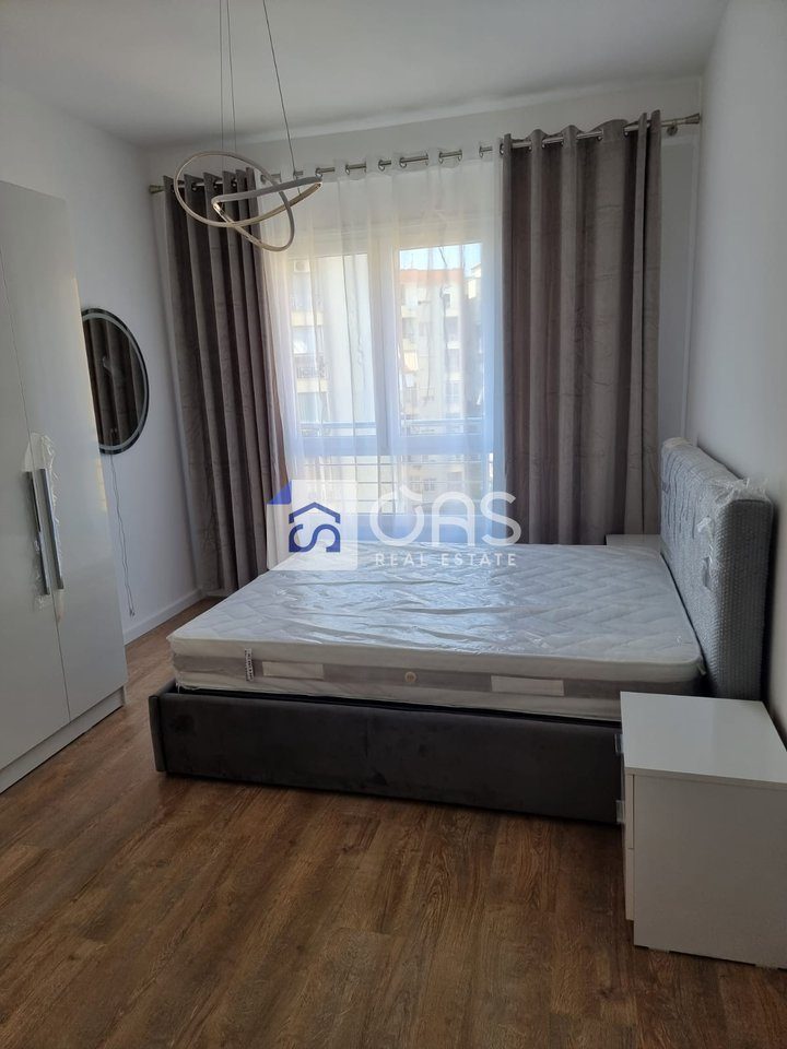 Jepet me qera apartament 1+1 tek Komuna e Parisit 850 euro 2