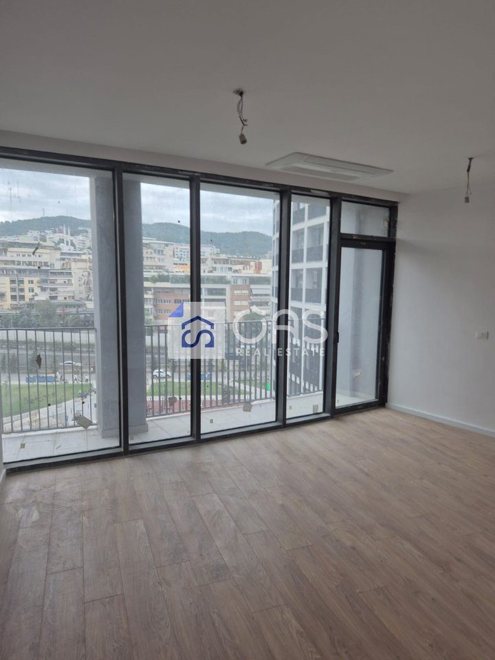 Ambient Komercial tek Lake View. , Tiranë - 1700€ | 103 m² 2