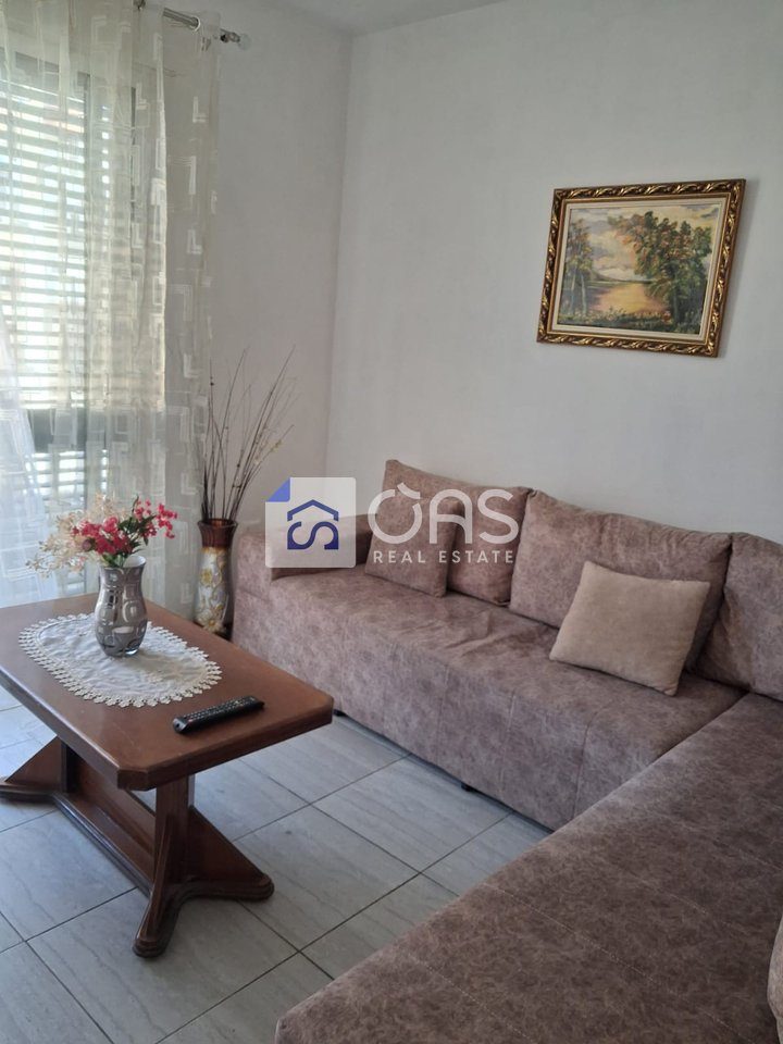 Shtëpi 2+1 Me Qira në Shkolla e Bashkuar, Tiranë - 450€ | 120 m²