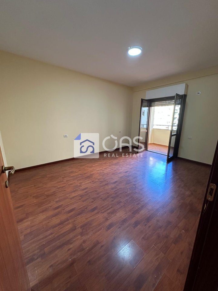 Jepet apartament me qera 2+1 ne Komune Parisi 75.000 leke