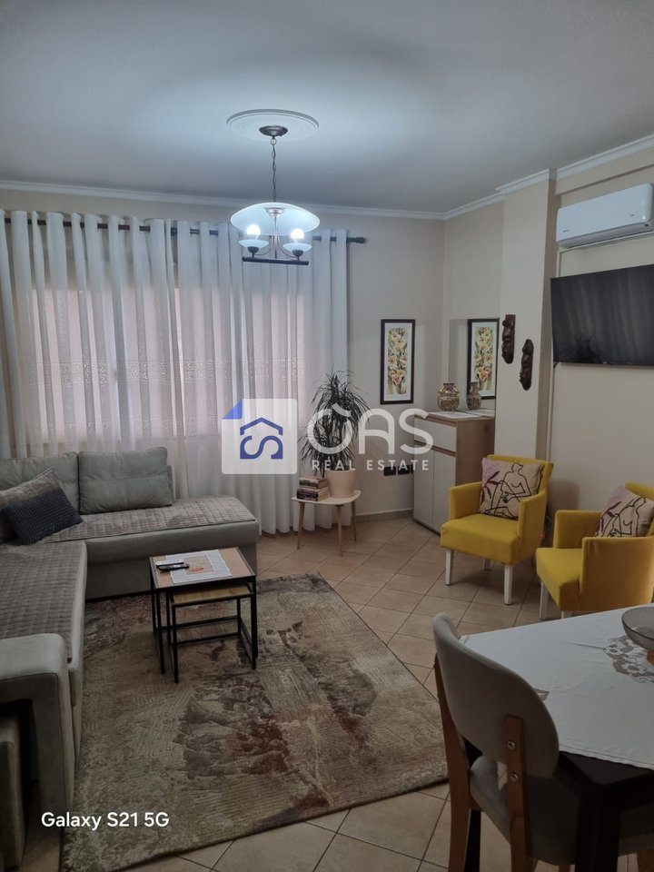 Jepet me qera apartament 1+1 tek Shkolla e Baletit.
