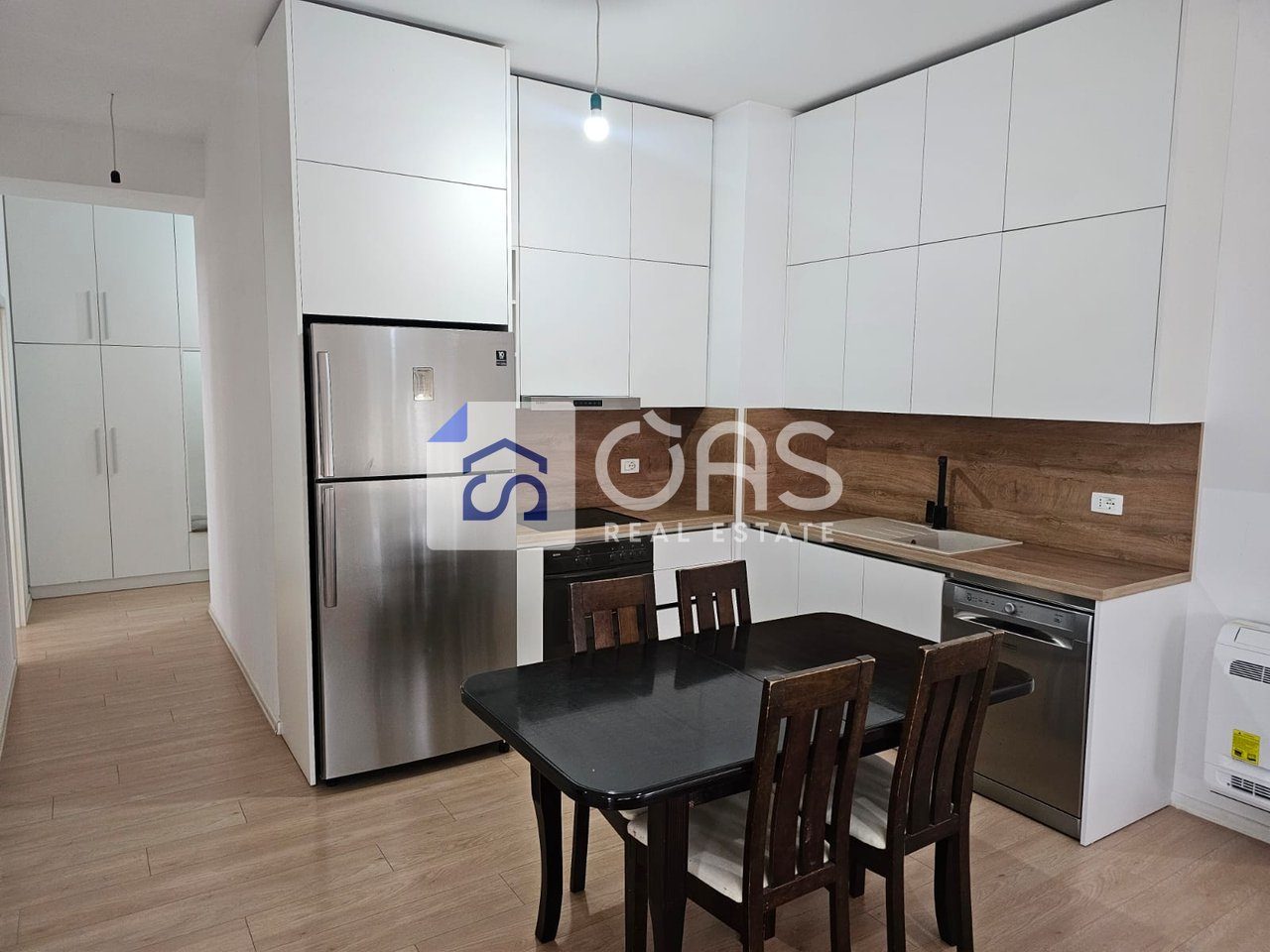 Jepet apartament me qera 2+1+ parkim tek Ali Demi