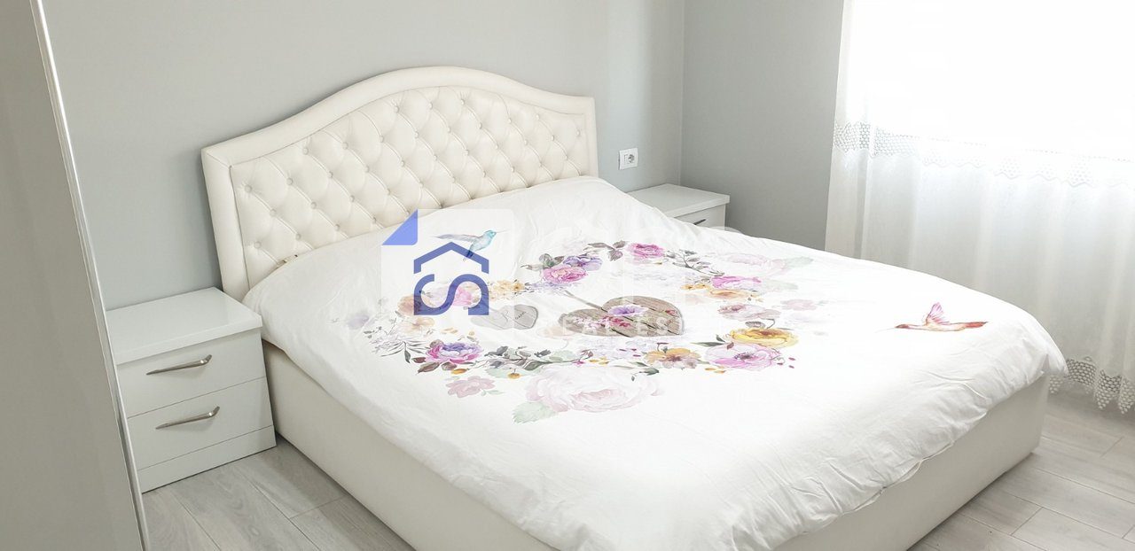 Jepet me qera apartament 1+1+ post parkimi ne Kinostudio 2