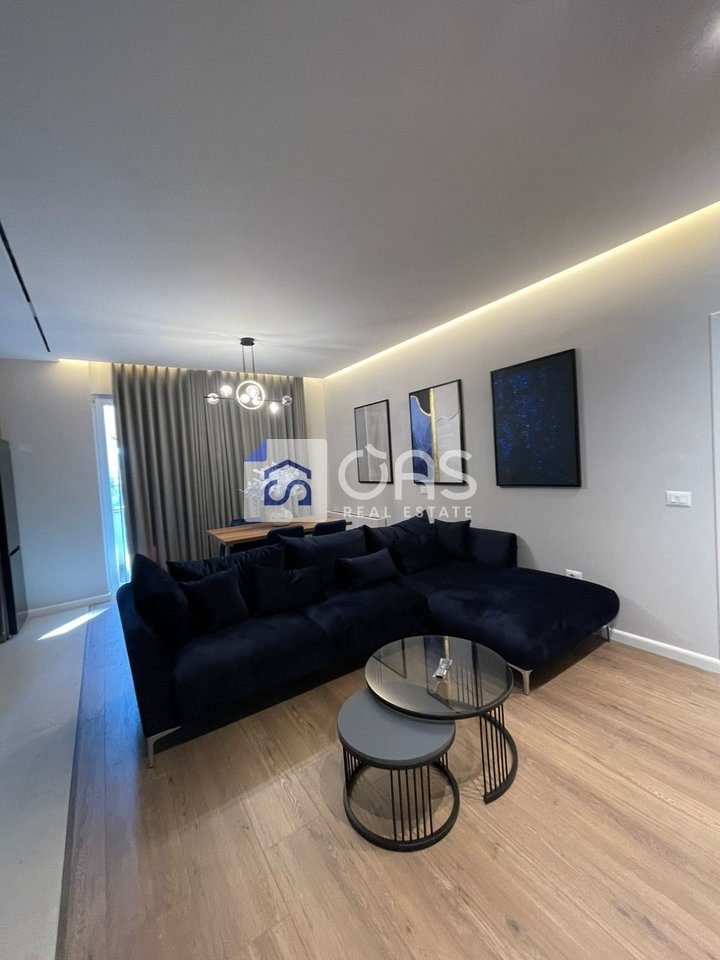 Jepet apartament me qera 2+1+2+ post parkimi ne Qender 2