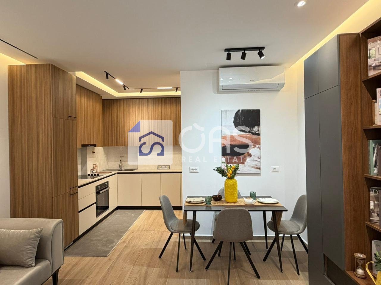 Jepet me qera apartament 1+1 RING CENTER 2