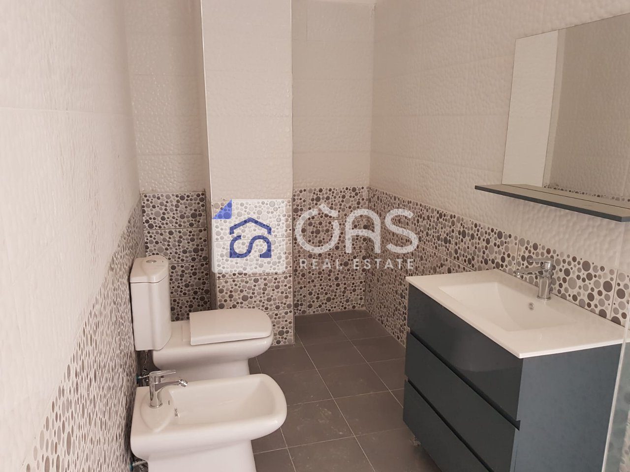 Shitet apartament 3+1+3 tek Liqeni I Thate 3