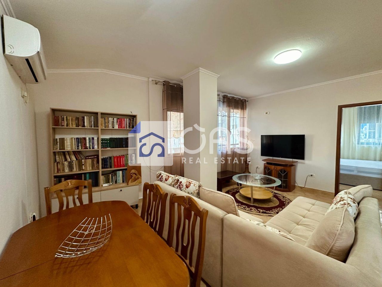 Jepet me qera apartament 2+1+2 pazari i ri