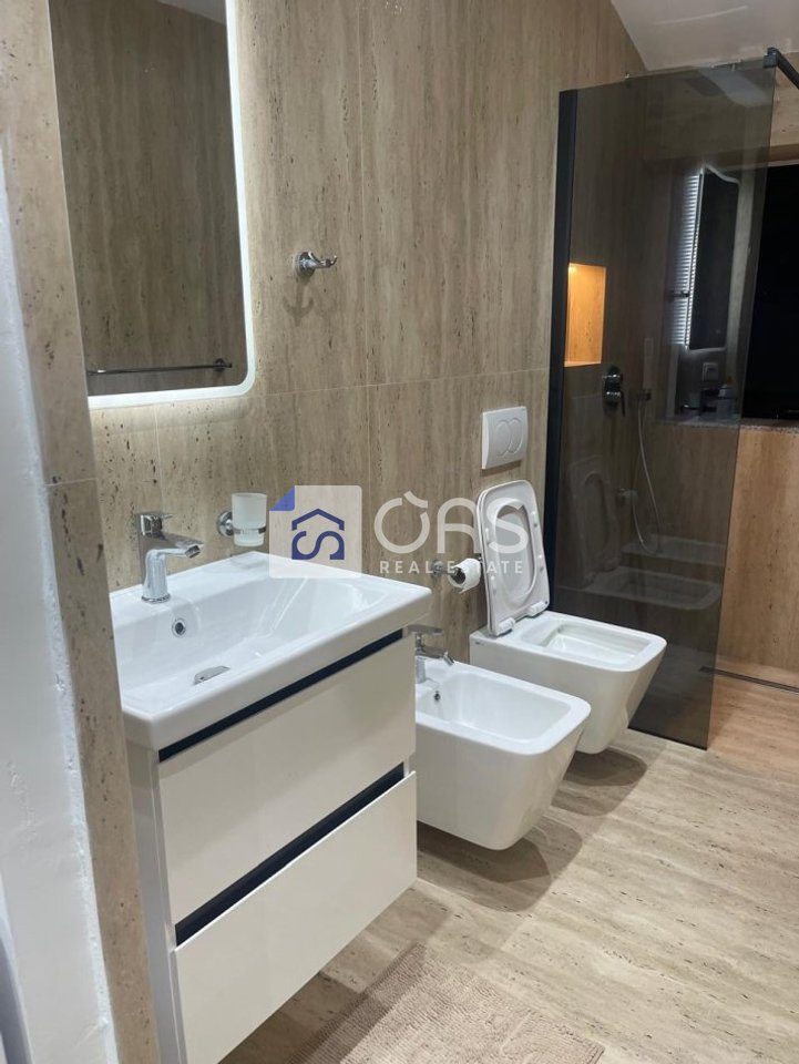 Jepet me qera apartament 1+1 tek Komuna e Parisit 4
