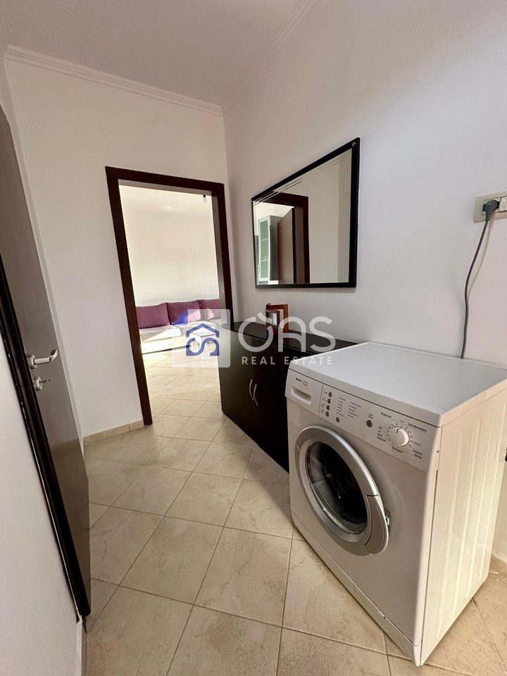 Jepet apartament me qera 1+1 Laprake 4