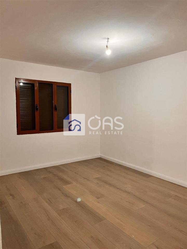 Shitet apartament 1+1 ne Kombinat 2