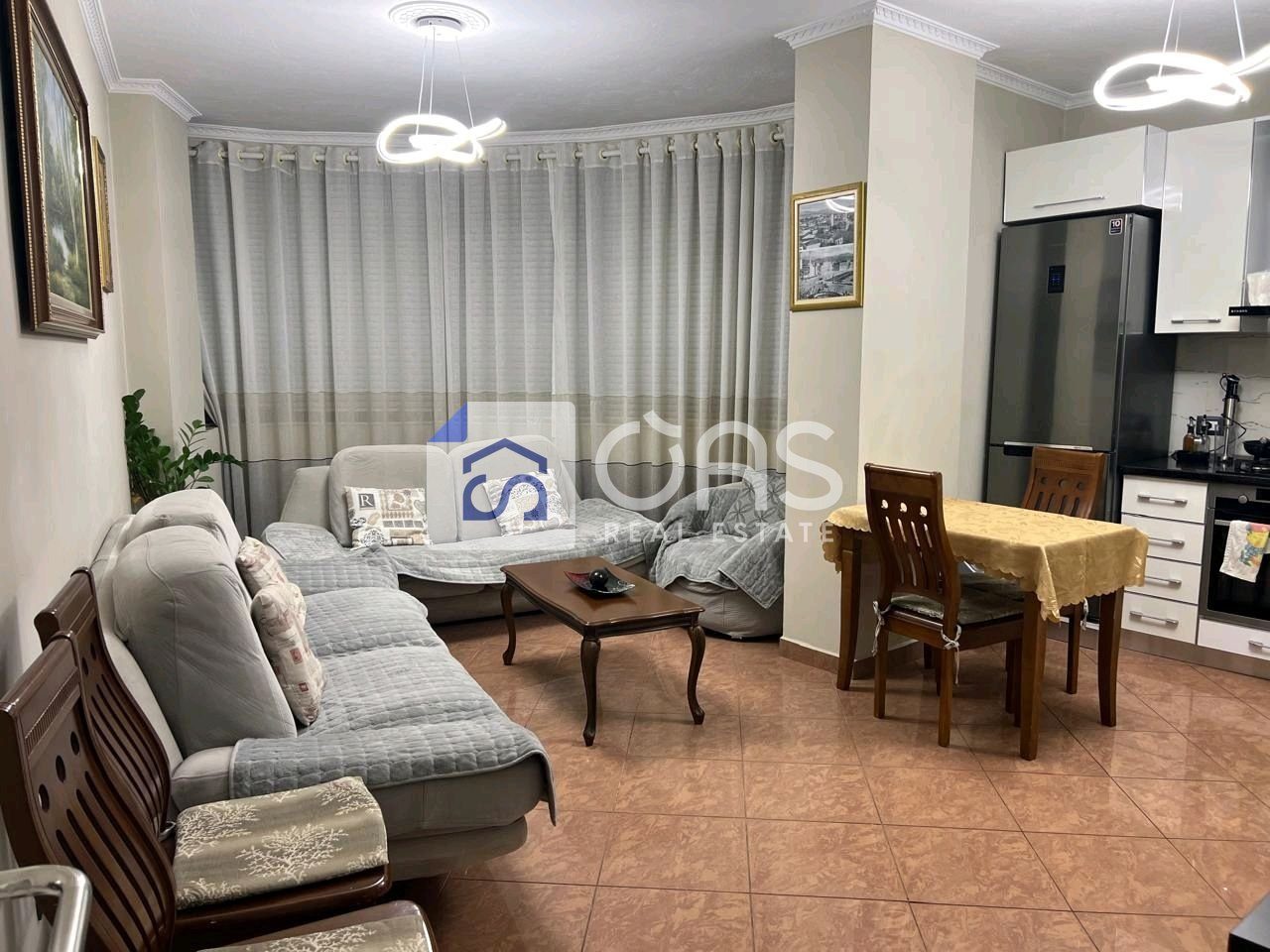 Jepet me qera apartament 2+1 ne Qender