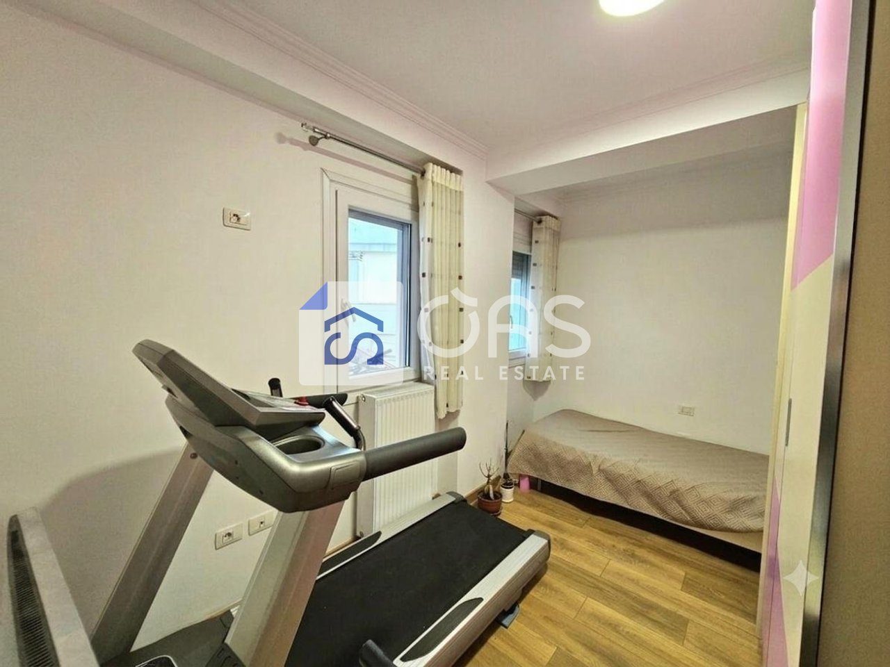 Jepet me qera apartamenti 2+1+garazh kopshti botanik 4
