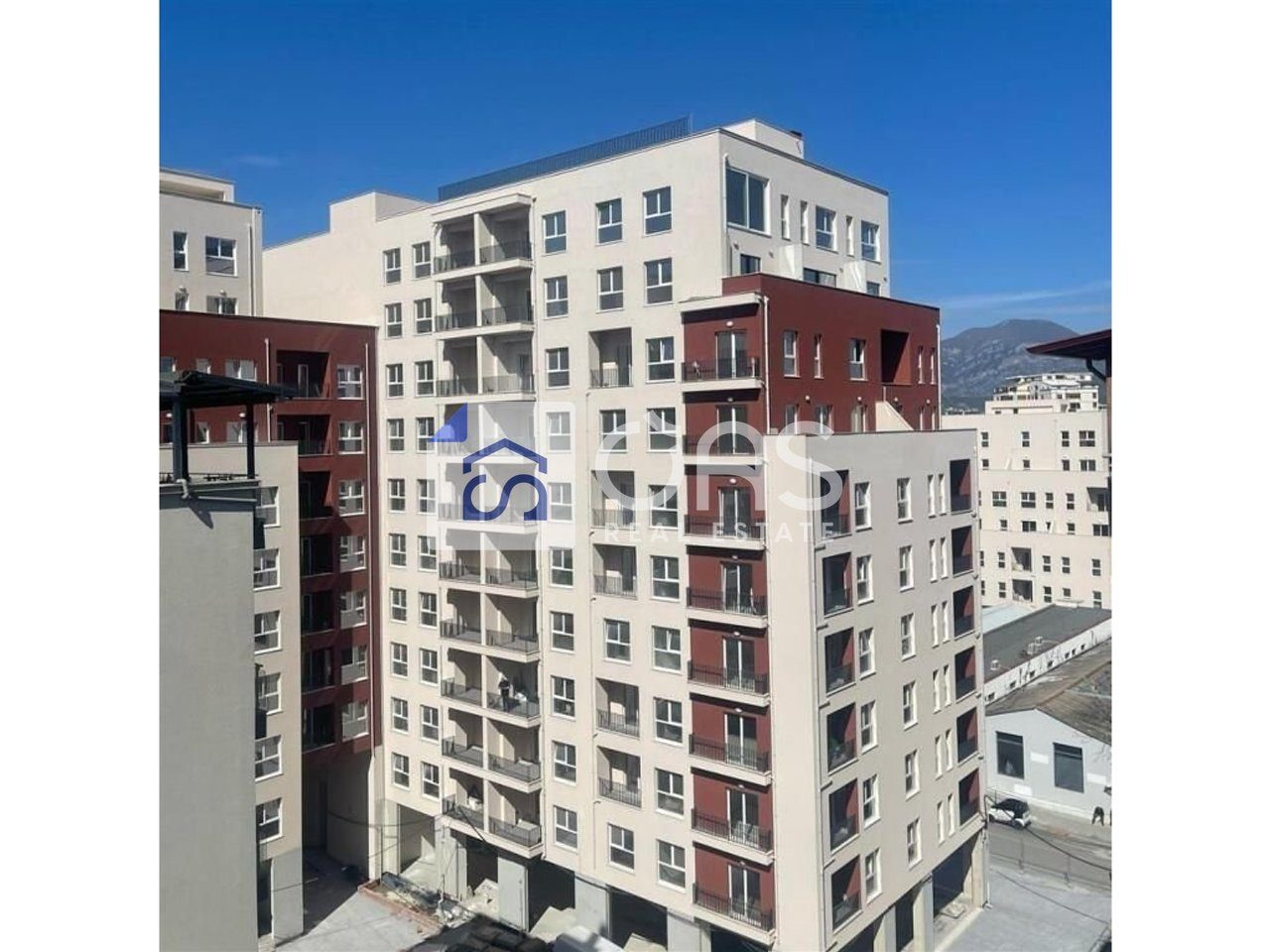Shitet apartament 2+1 tek Kompleksi Aura (Rruga Dritan Hoxha) 2