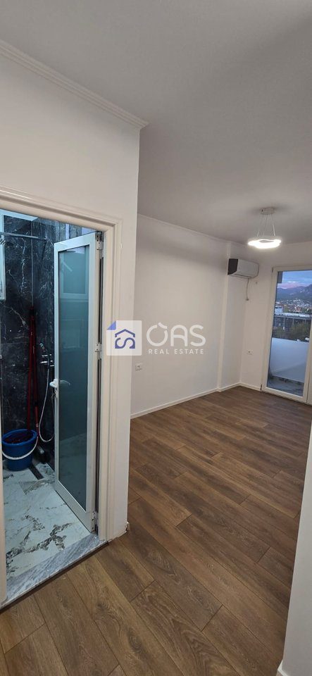 Shitet apartament 2+1+2 tek Prokuroria e Tiranes 2