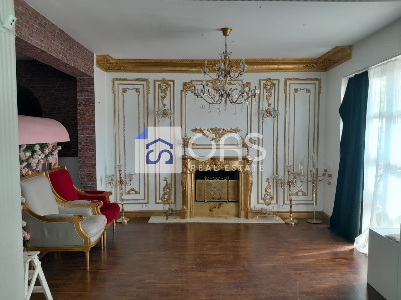 Shitet vile 3 kate per biznes ne Allias. 600.000 euro