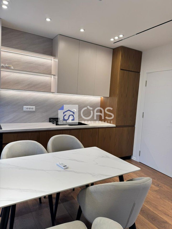 Jepet Apartment me qera 1+1 Ne Xhamllik 3