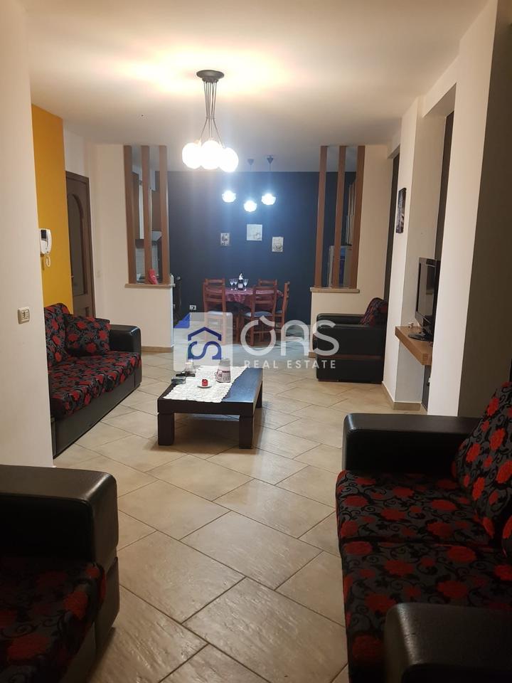 Jepet me qera apartament 2+1 tek Ministria e Drejtesis. 2