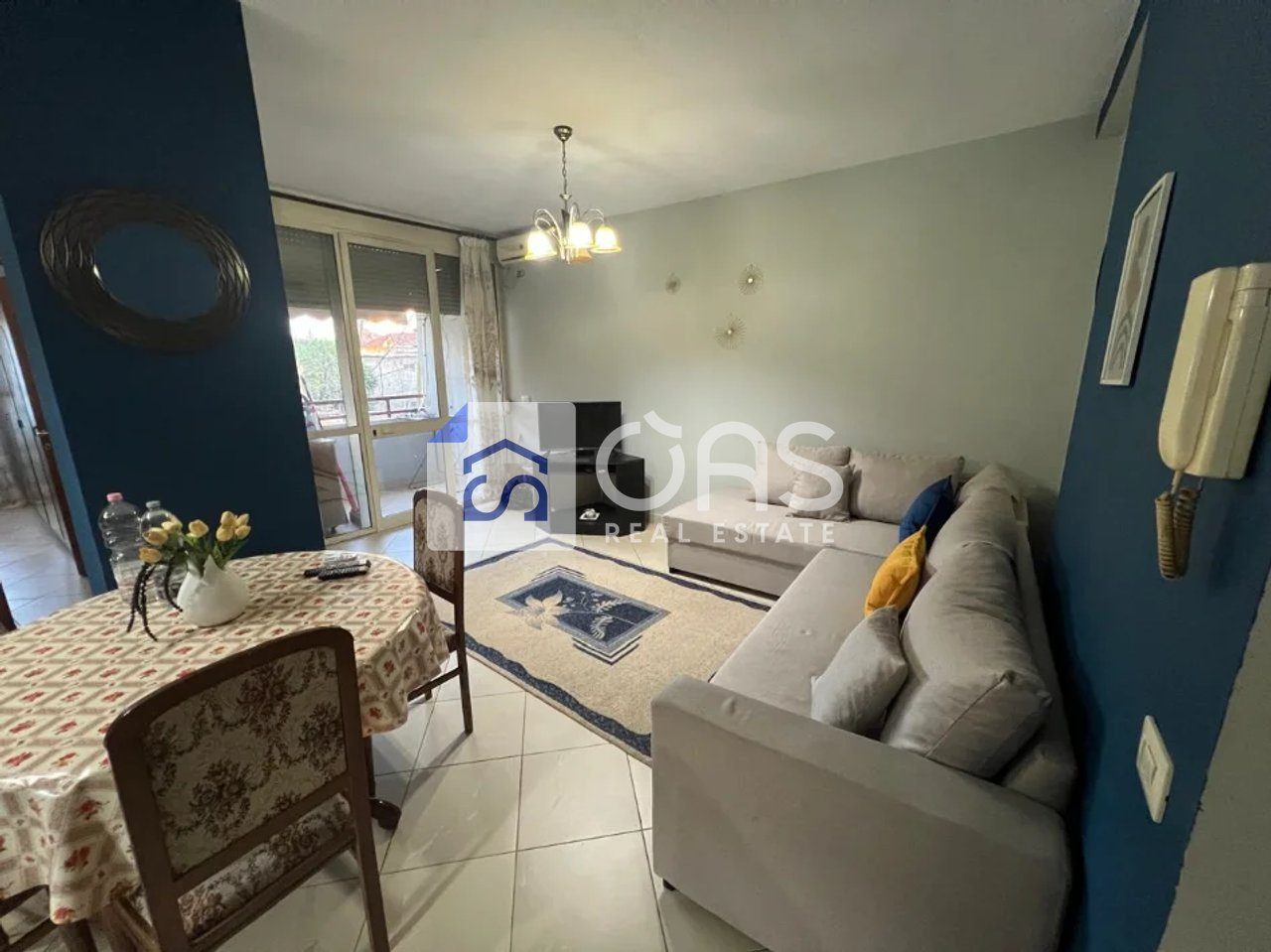 Jepet apartament me qera 1+1 Rruga Furtuzi