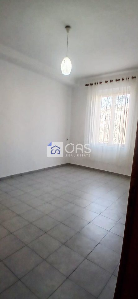 Jepet apartament me qera 1+1 ne Bllok 2