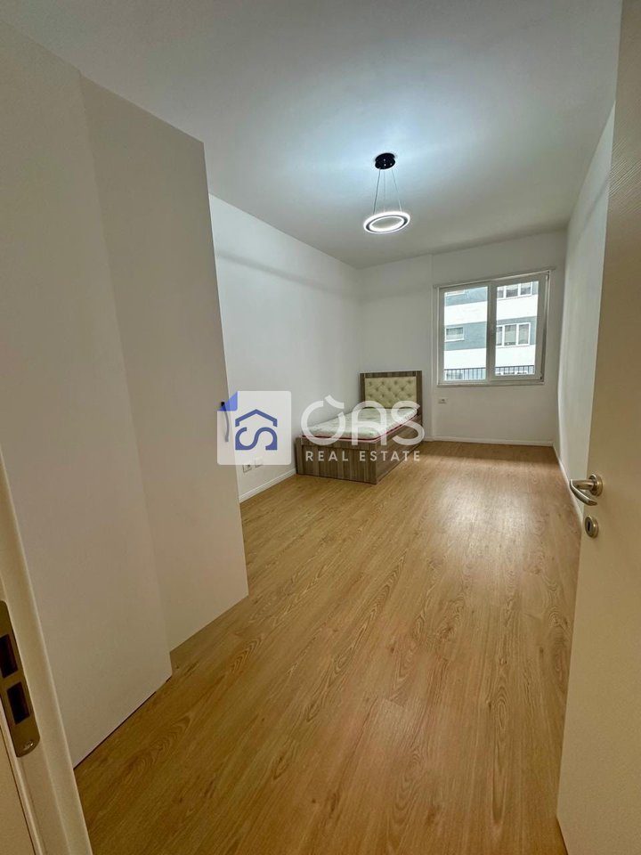 Jepet apartament 2+1 me qera Te Univers City 4