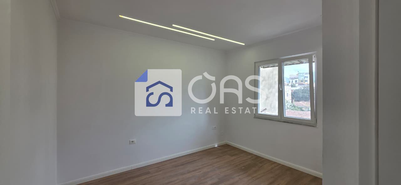 Shitet apartament 2+1 Te Rruga Bardhyl 2