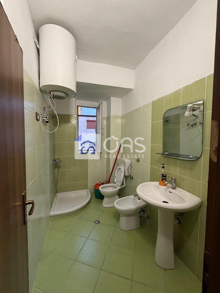 Jepet me qera apartament 1+1 tek Medreseja 4