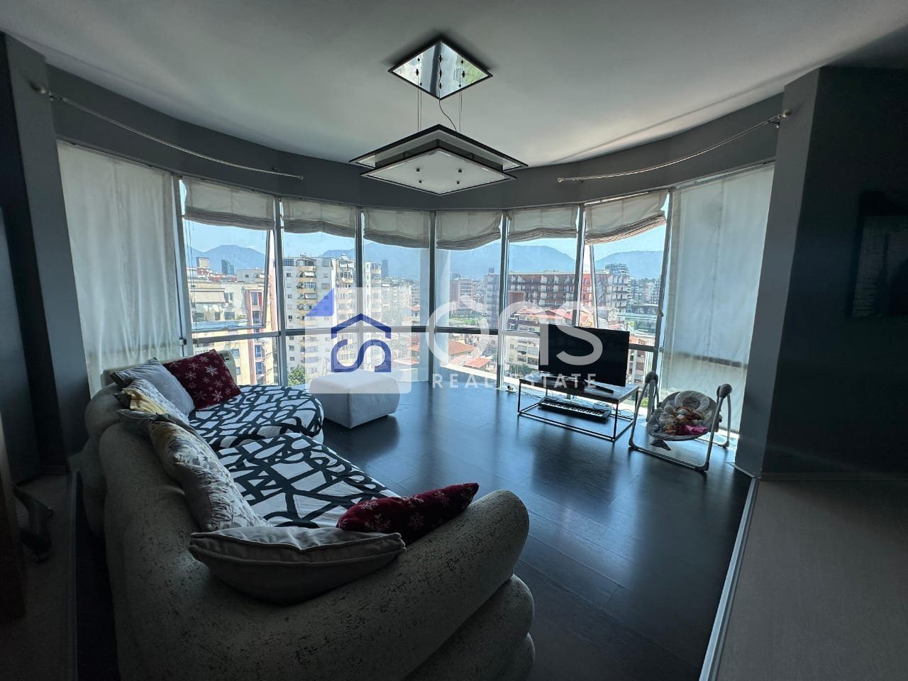 Jepet me qera apartament 2+1 tek Komuna Parisit (Kompleksi Kika 1) 2