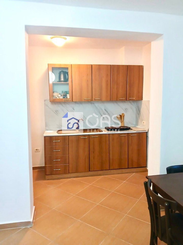 Jepet me qera apartamenti 1+1 ne qender 2